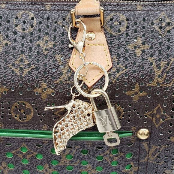 100% Auth Louis Vuitton Lock & Key with unbranded Bagcharm, Keycharm, Keychain - Picture 7 of 8